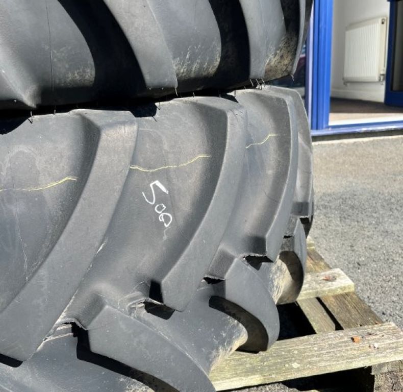 4x 425/75R20 Continental AC70G