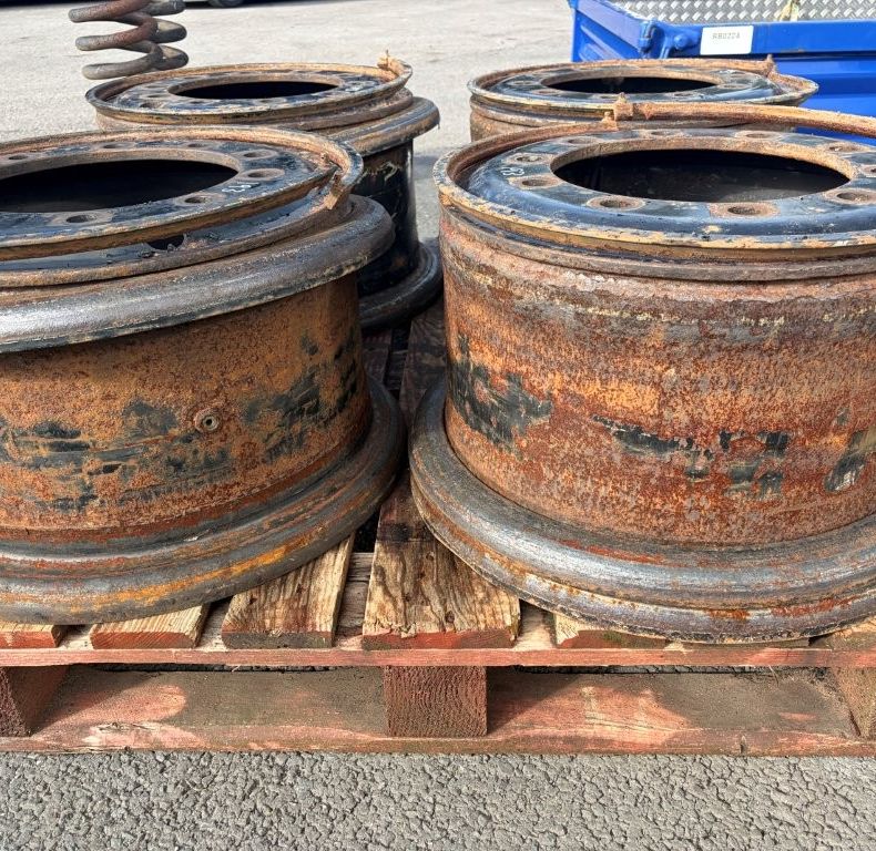 10 BOLT 10X20” SPLIT RIMS SET 4