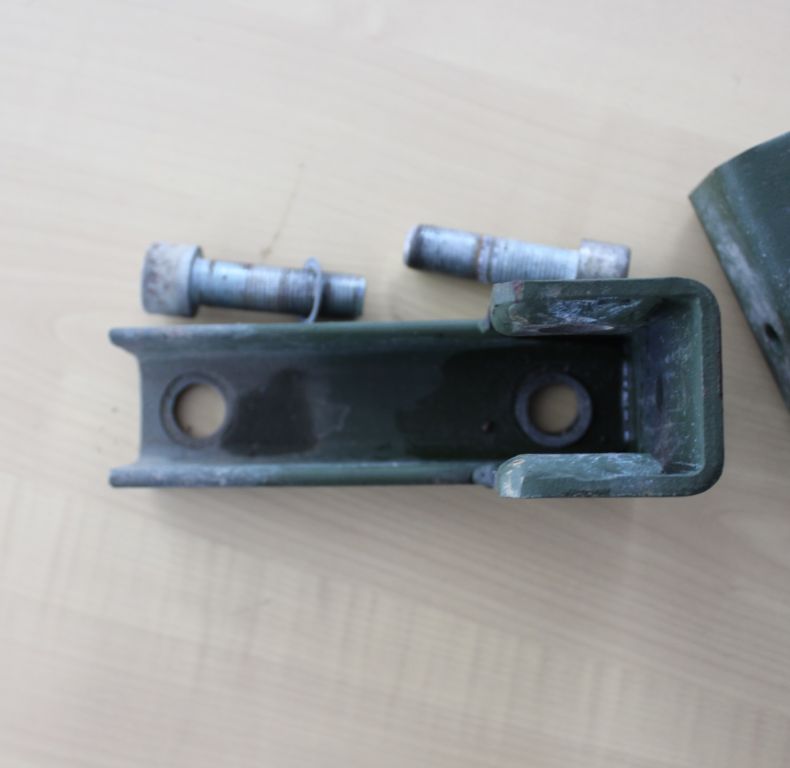 U1300L FRONT MOUNTING BRACKETS