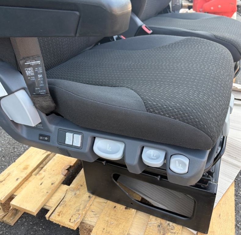 PAIR ISRI AIR SEATS UNUSED