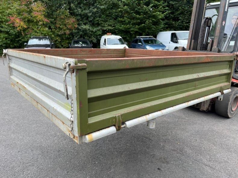 3 WAY TIPPING BODY 406-427