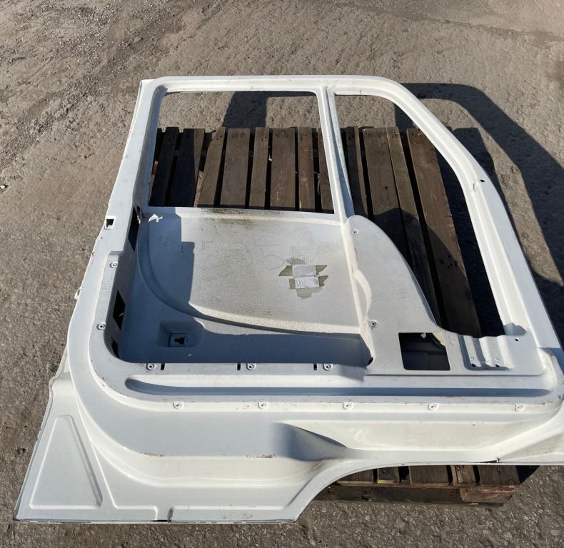 LEFT HAND DOOR UGN U300, 400, 500