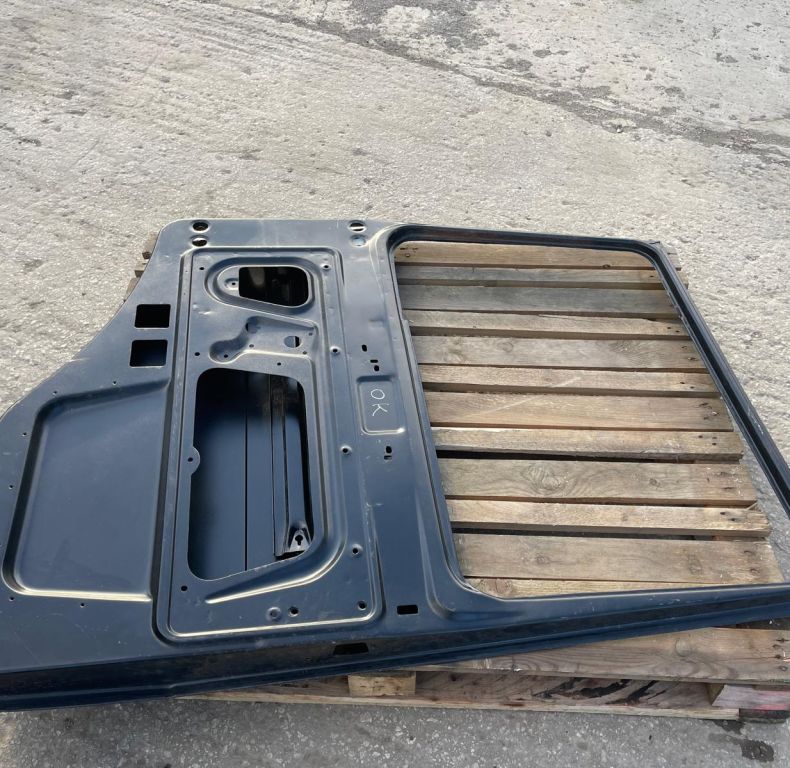 NEW/OLD STOCK DOOR ALL SQUARE CAB MODELS