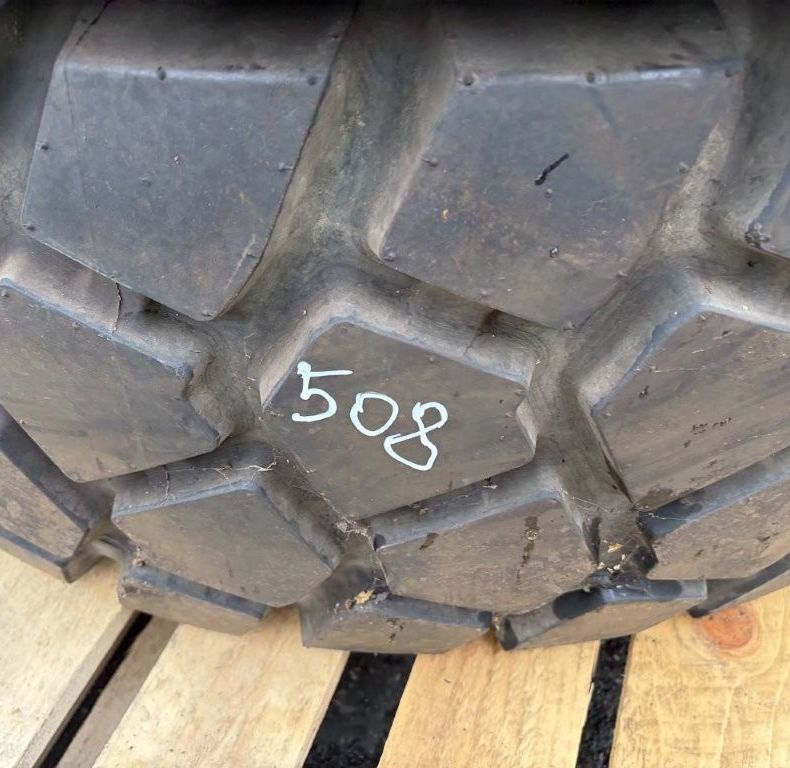 365/80R20 BKT EARTHMAX X2