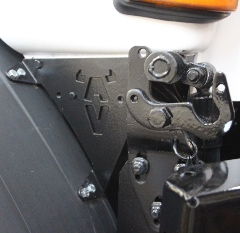 FRONT MUDGUARD BRACKETS UHN U3000-5000