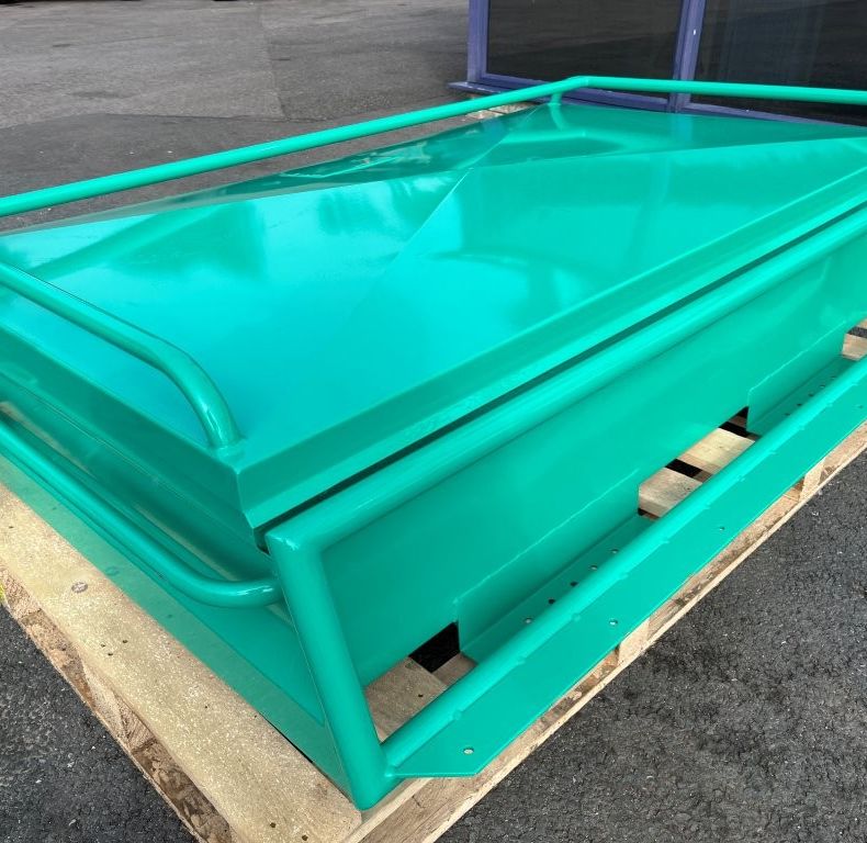 NEW ROOF BOX & LADDER