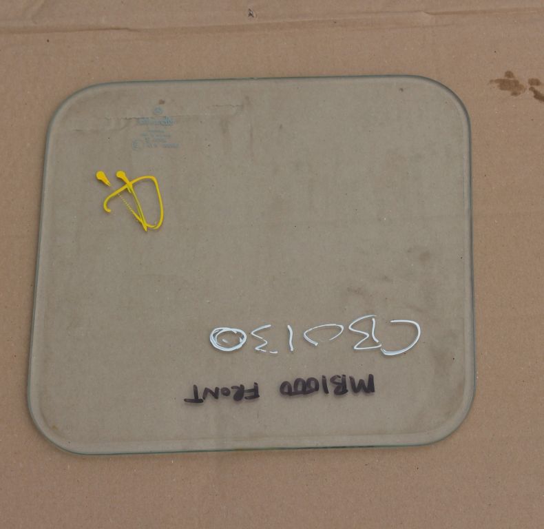 USED MB TRAC FRONT LOWER GLASS