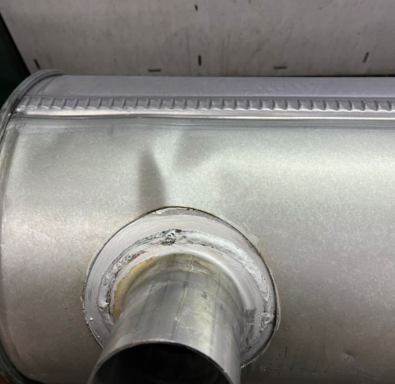 NEW SHOP SOILED EXHAUST SILENCER U140L