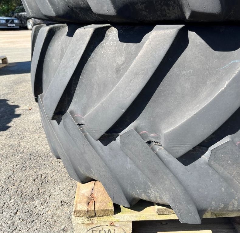 2x 425/75R20 Mitas AC70G