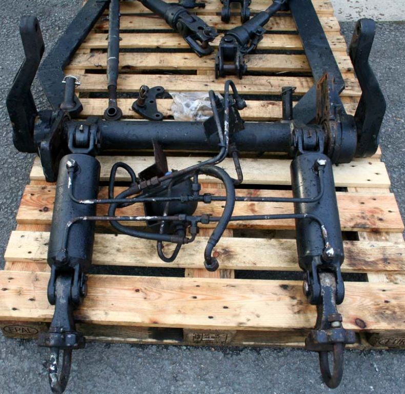 USED THREE POINT LINKAGE 425/437