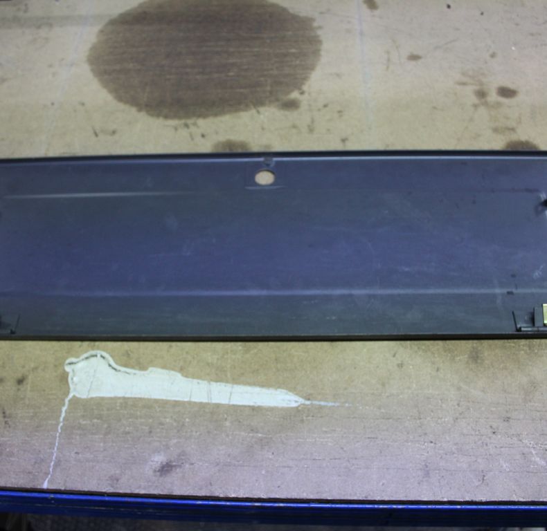 USED SBU GLOVEBOX LID GREY