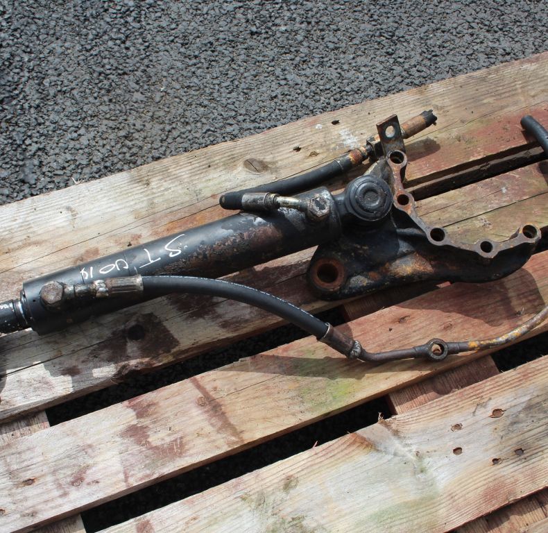 MB TRAC STEERING RAM