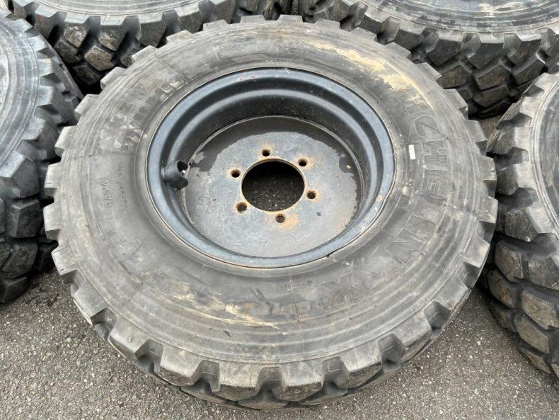 SET 5 WIDE TRACK RIMS WITH 335/80R20 MICHELIN XZL