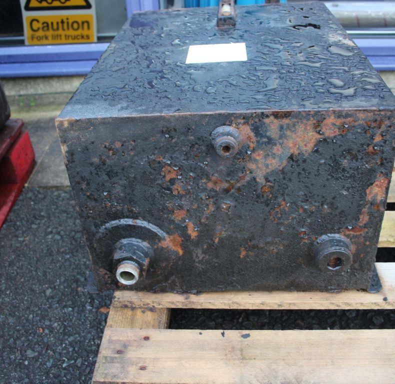 USED HYDRAULIC TANK
