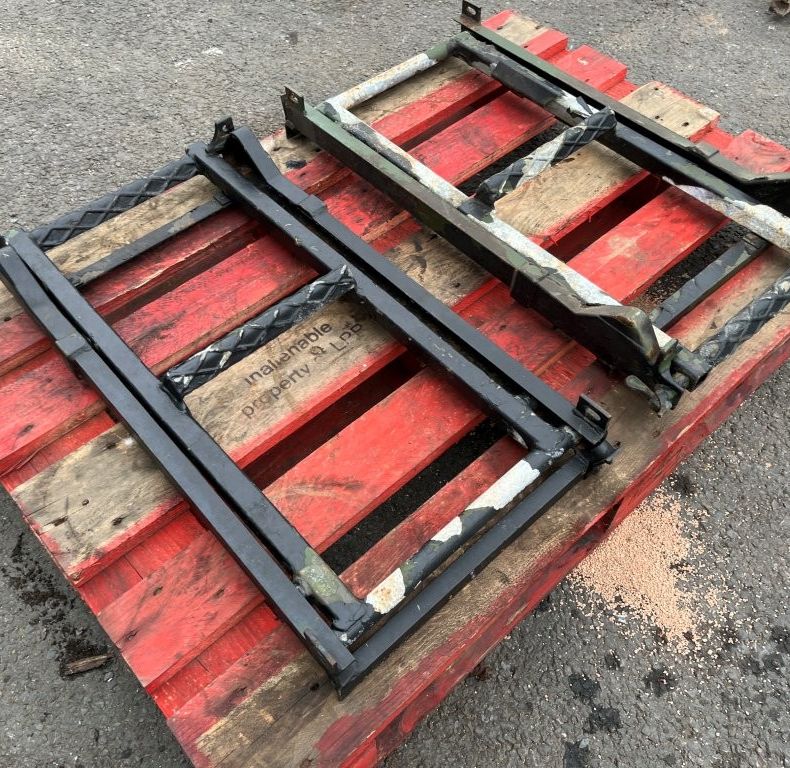 U1300L AMBULANCE REAR STEPS