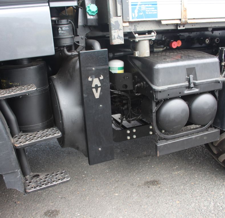 AV UGN RADIATOR COVER