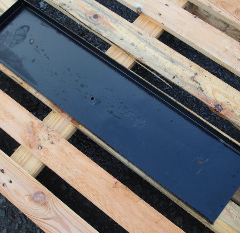 USED N/S UGN RADIATOR COVER