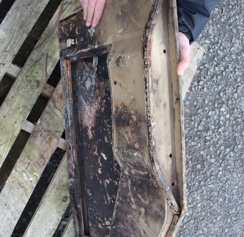 USED RIGHT HAND 406/416 SOFT TOP CAB DOOR