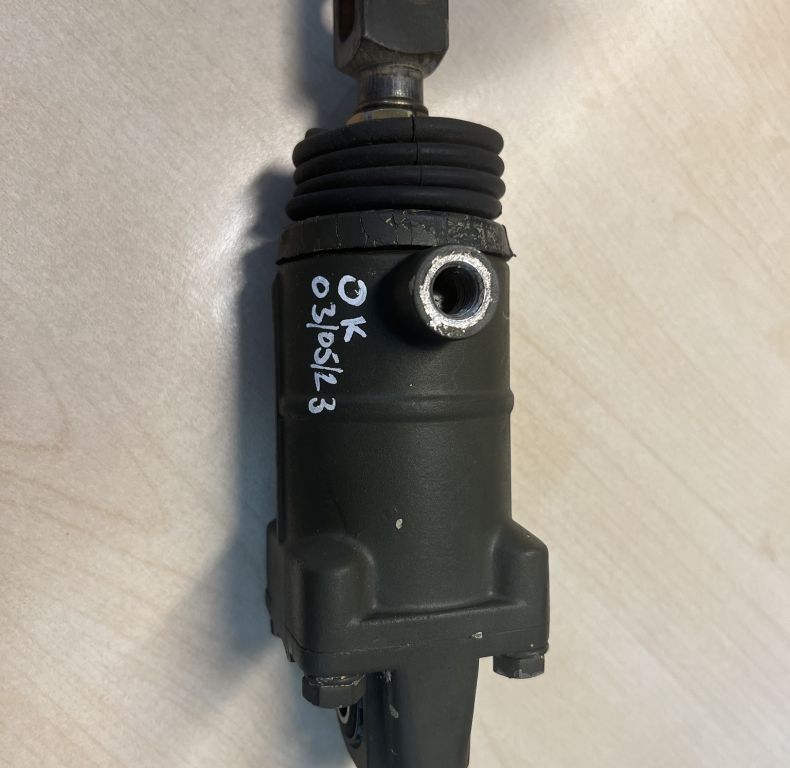 USED RANGE CHANGE SHIFTING CYLINDER  437 260 02 63