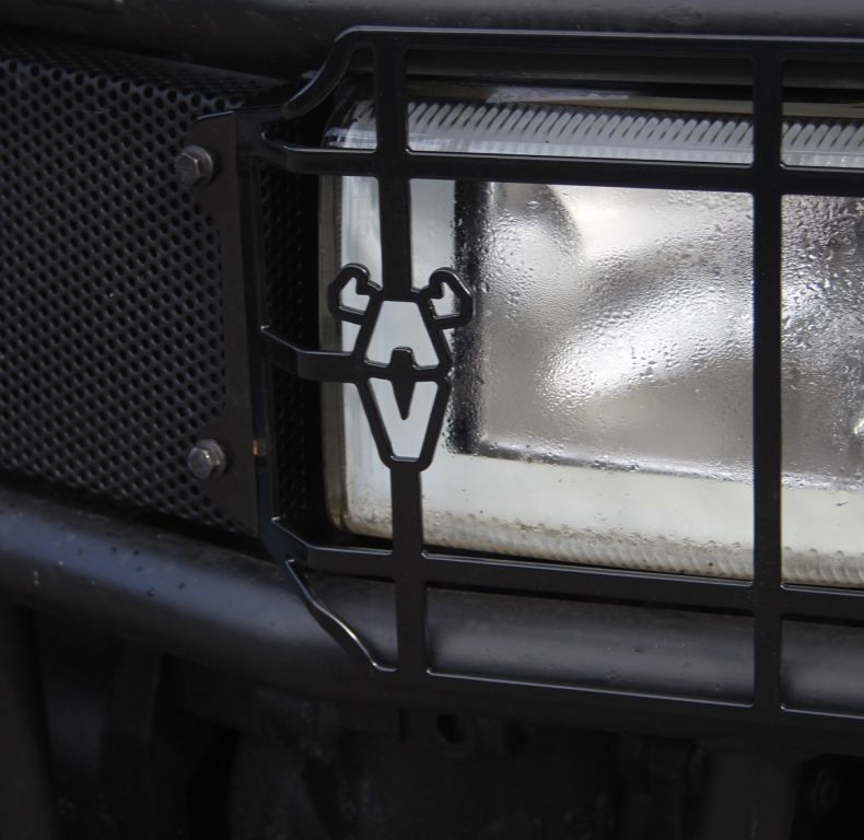 AV U300/400/500 UGN NEW HEADLIGHT GUARDS PAIR