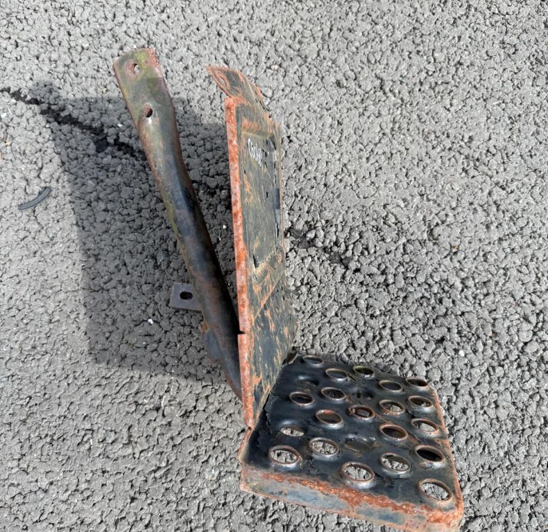 USED O/S TOP STEP U2100-2450