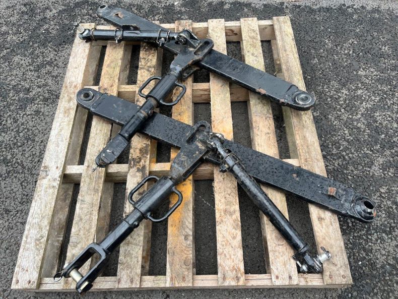 TRACTOR LINK ARMS & LEVELLING BOXES