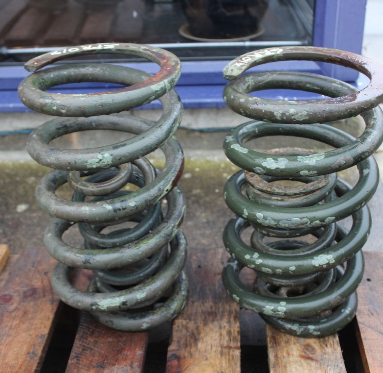 PAIR USED EX-MILITARY HD REAR SPRINGS 406/416
