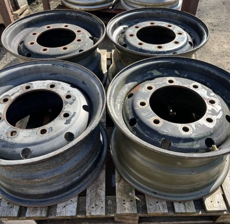 4x 11x20 8 BOLT RIMS