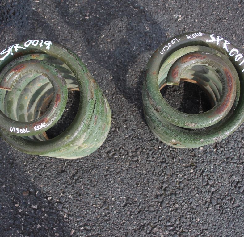 PAIR OF USED REAR SPRINGS U1300L & U1550L