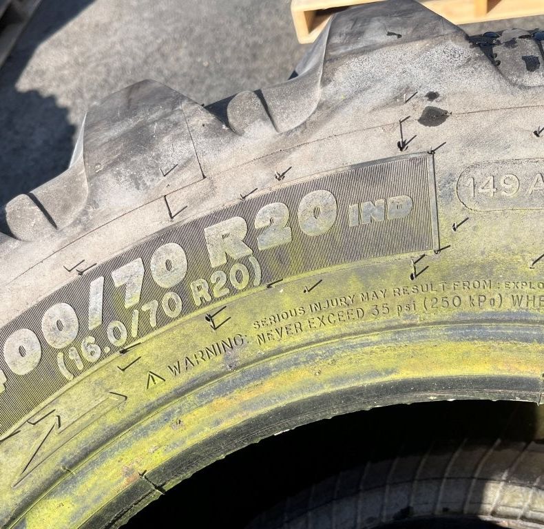 2x 400/70x20 Michelin