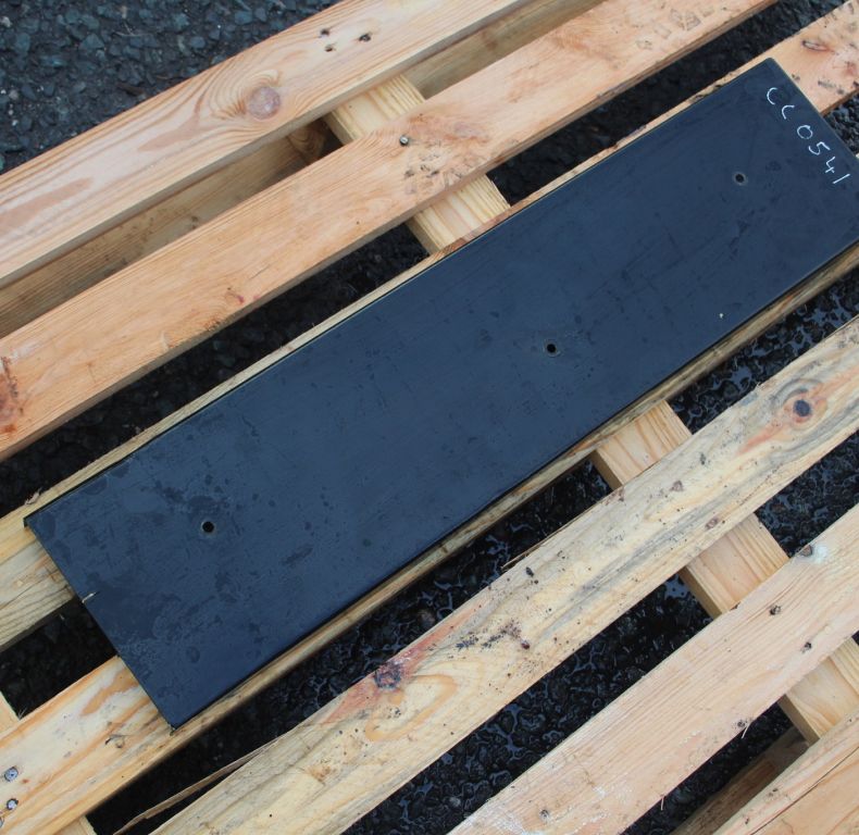 USED N/S UGN RADIATOR COVER