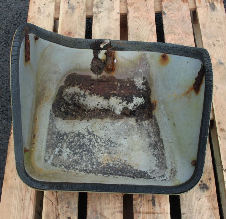 FIBREGLASS ENGINE COVER U600 421