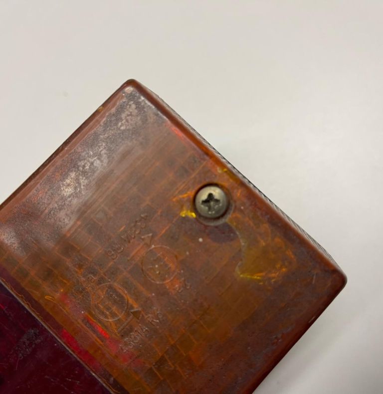 PAIR OF USED REAR LIGHT UNITS 424/427