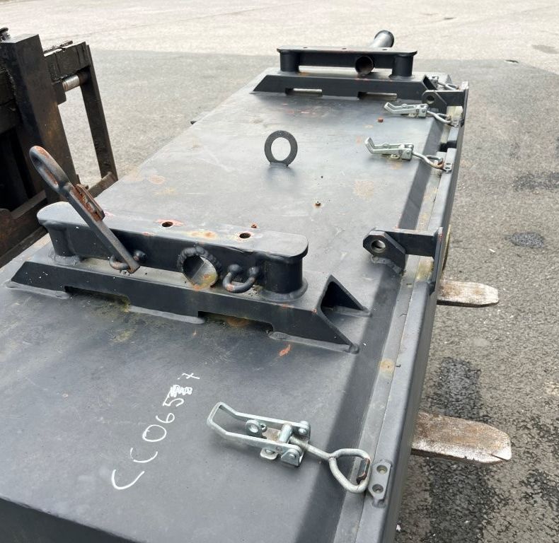 LARGE STORAGE/TOOLBOX
