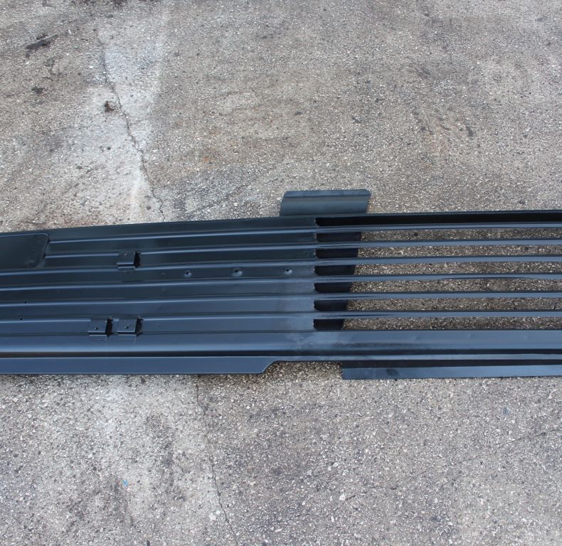 NEW GENUINE MERCEDES GRILLE U1200-1700 MODELS