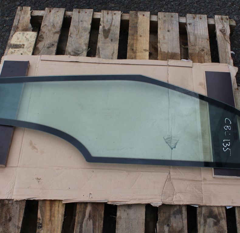 USED UGN U300-500 1/4 LIGHT GLASS