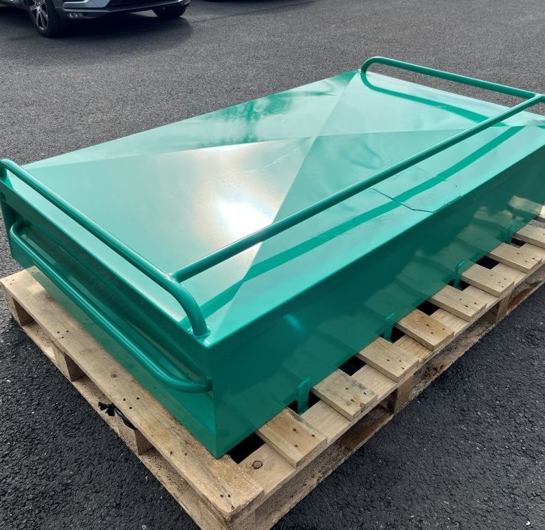 NEW ROOF BOX & LADDER