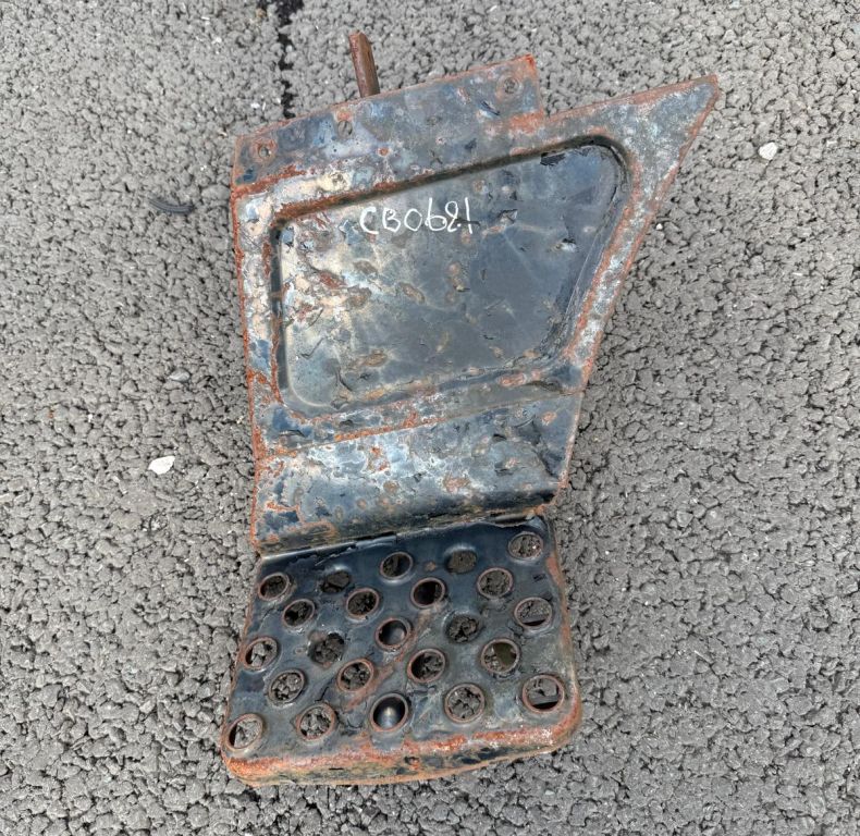 USED O/S TOP STEP U2100-2450