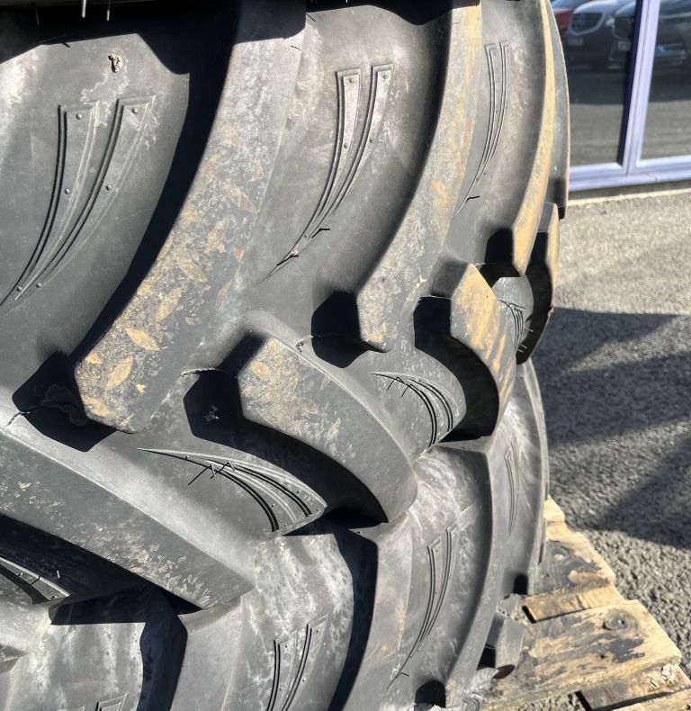 425/75R20 BKT x4