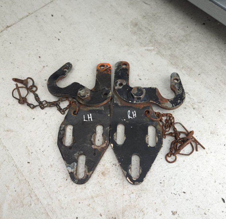 CAB TILT BRACKETS SBU MODEL UNIMOGS