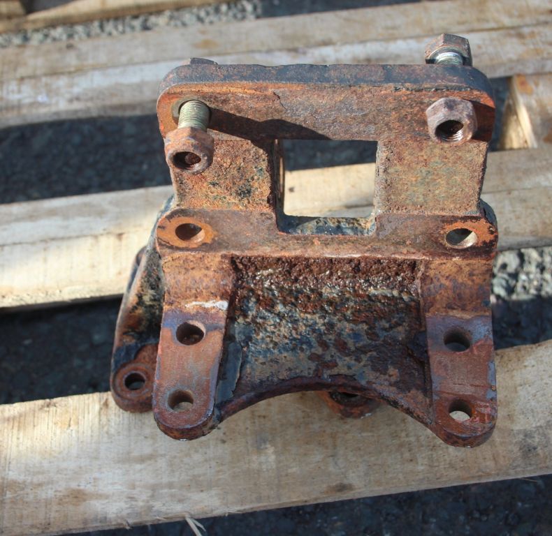 USED PTO BEARING BLOCK/TOP LINK BRACKET