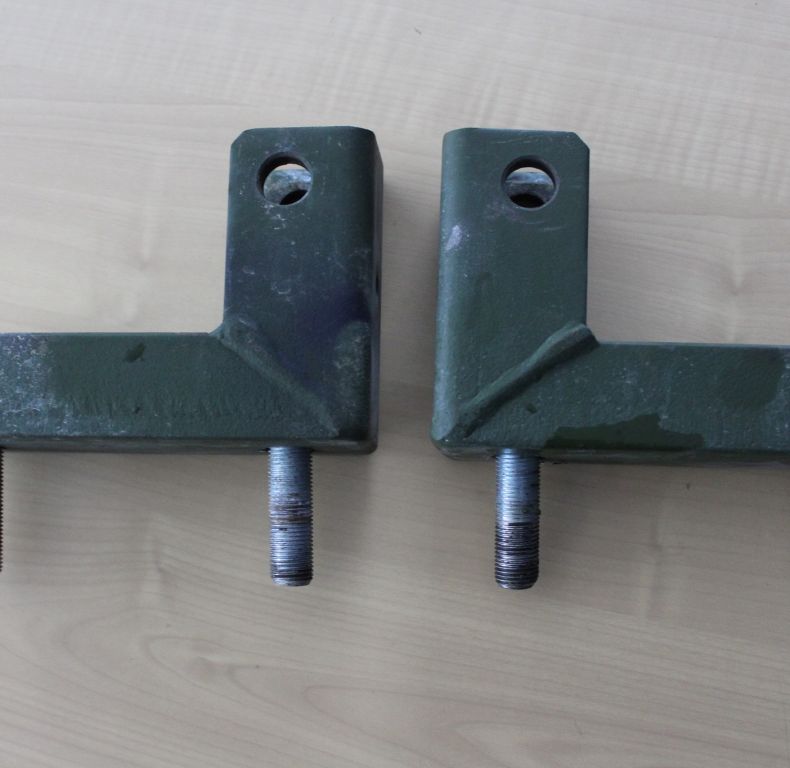 U1300L FRONT MOUNTING BRACKETS