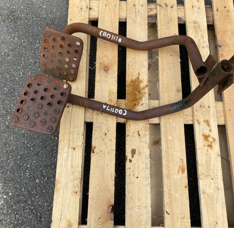 PAIR OF 406/416 NON STANDARD STEPS
