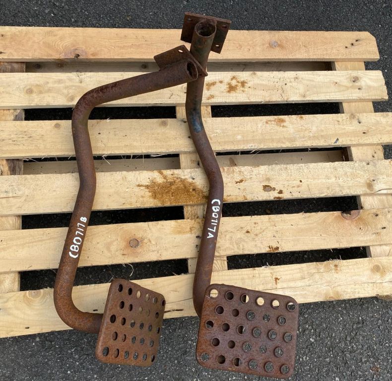 PAIR OF 406/416 NON STANDARD STEPS