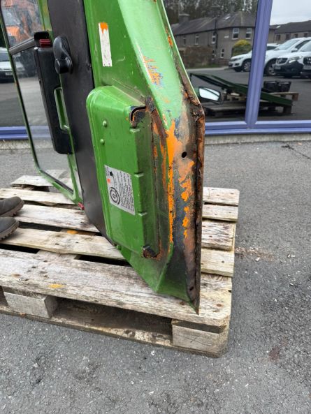 USED LEFT HAND NEARSIDE DOOR 424-437 SBU
