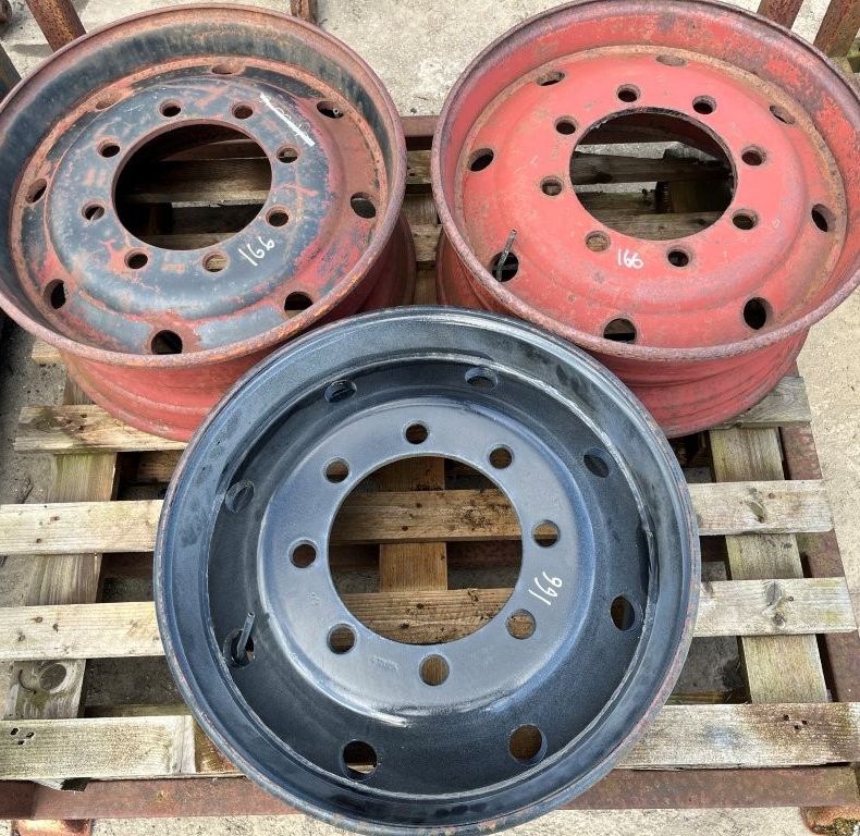 9x22.5" 8 bolt rims
 9x22.5" 8 bolt rims