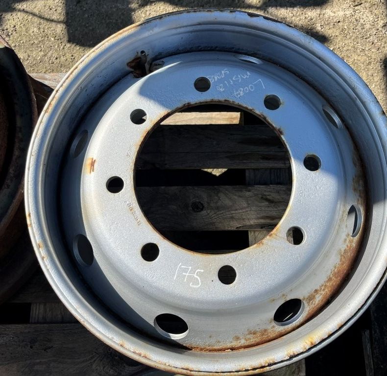 11X20 8 BOLT RIM