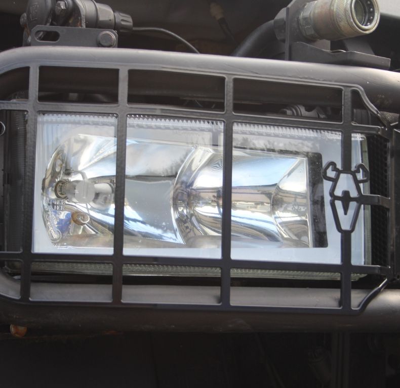 AV U300/400/500 UGN NEW HEADLIGHT GUARDS PAIR