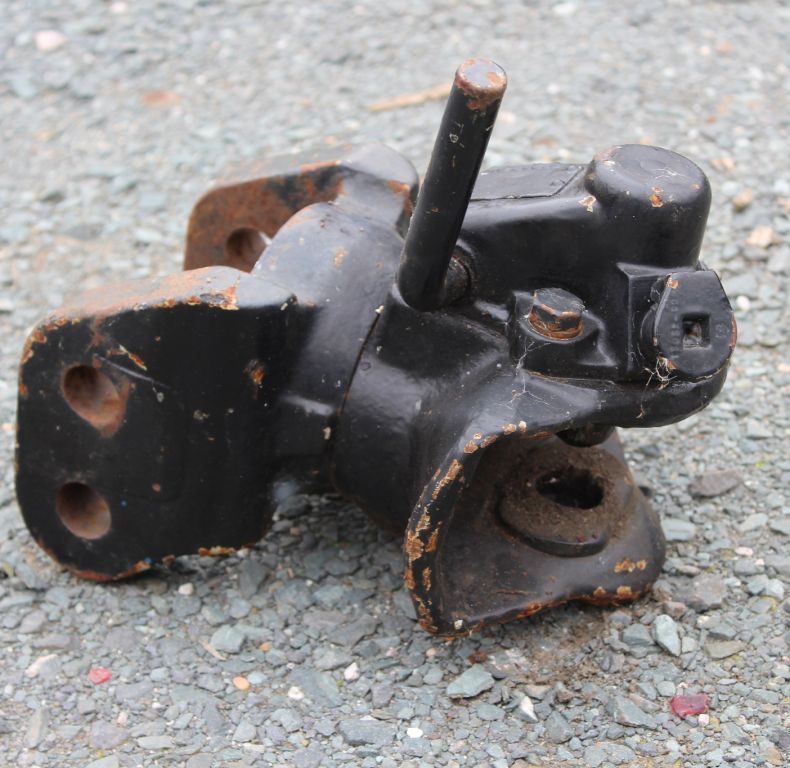 PIN-ON ROCKINGER TOW HITCH