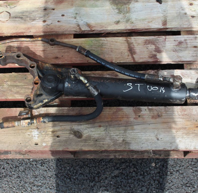 MB TRAC STEERING RAM